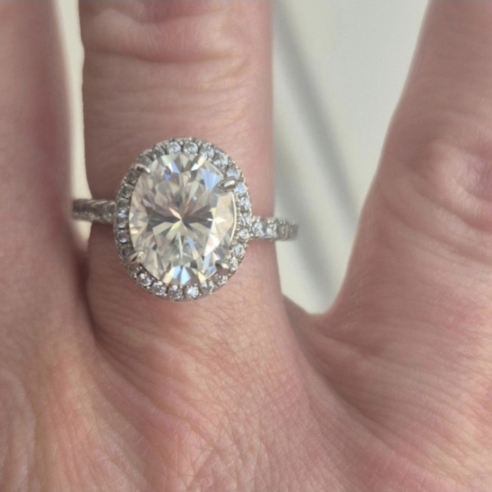 GRA Certified 3.27 VVS1 Oval Cut Moissanite Ring with Pavé accent band Size 6 *